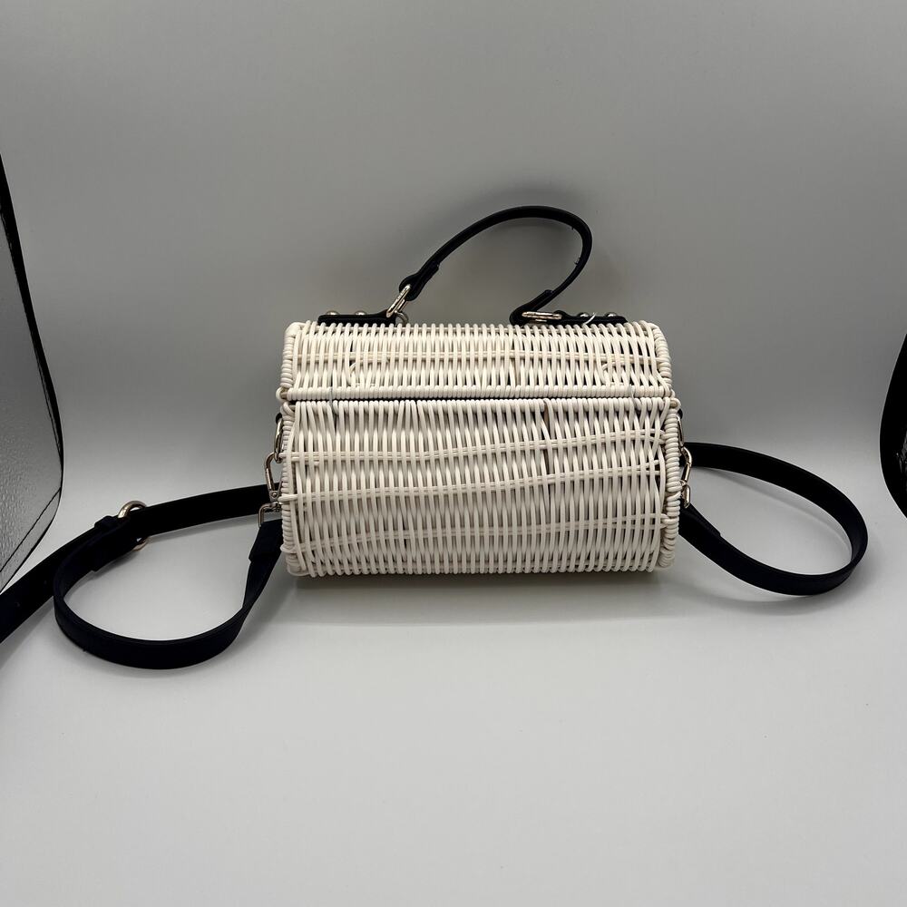 TOMMY BAHAMA White Rattan Leather Strap Cherry Keychain Picnic Bag NWT - Picture 3 of 8